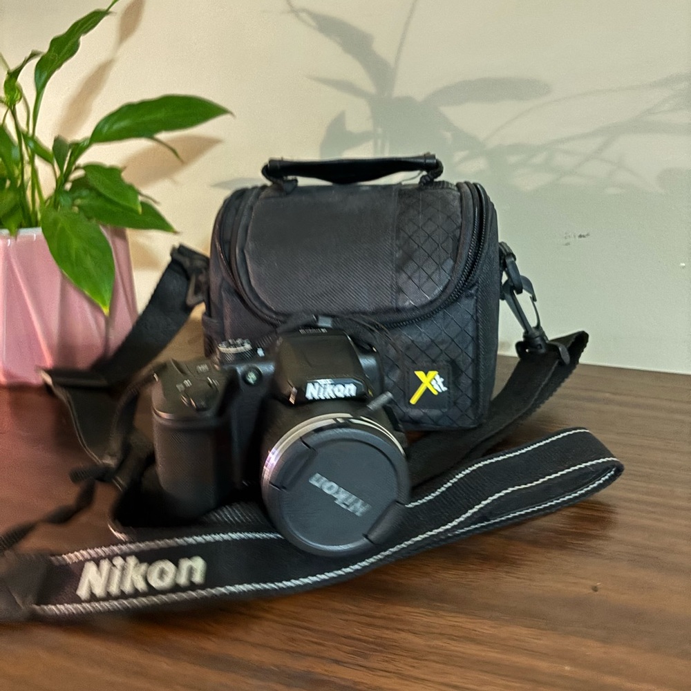Nikon Black CoolPix DSLR Camera with Strap and Case. Great Condition!